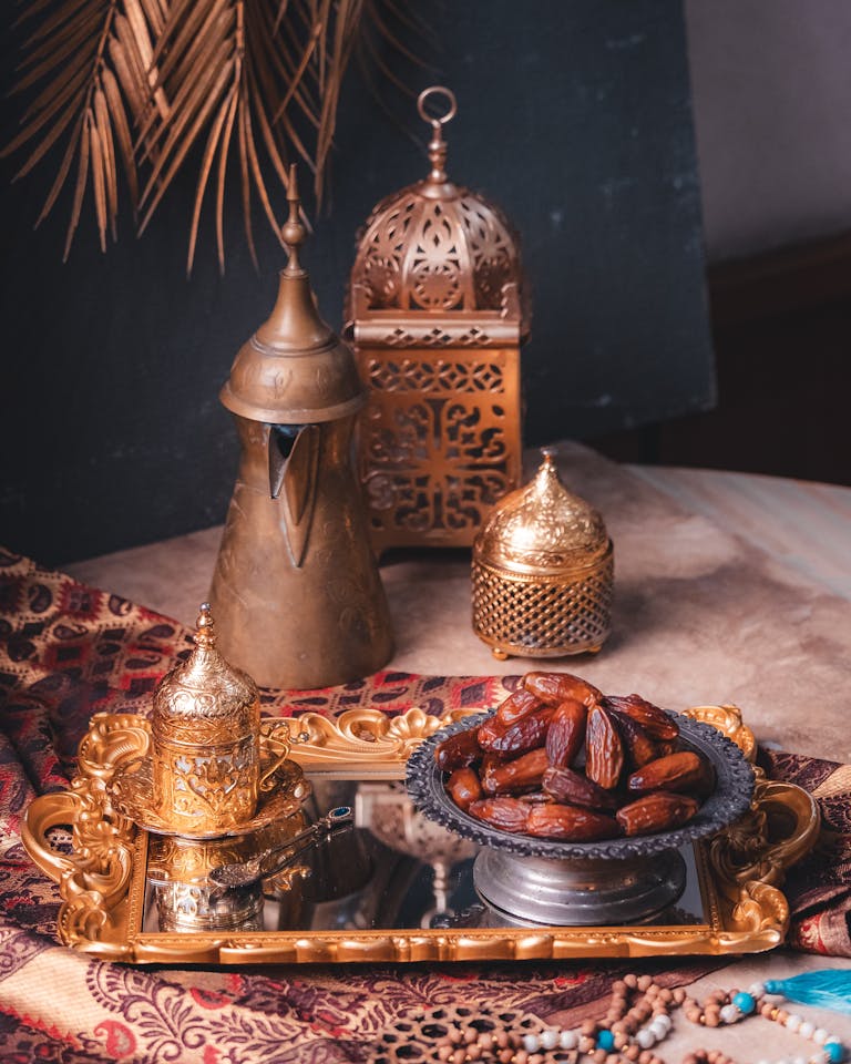 Ornate display of dates on a tray with Arabic lanterns in a traditional setting for Ramadan.